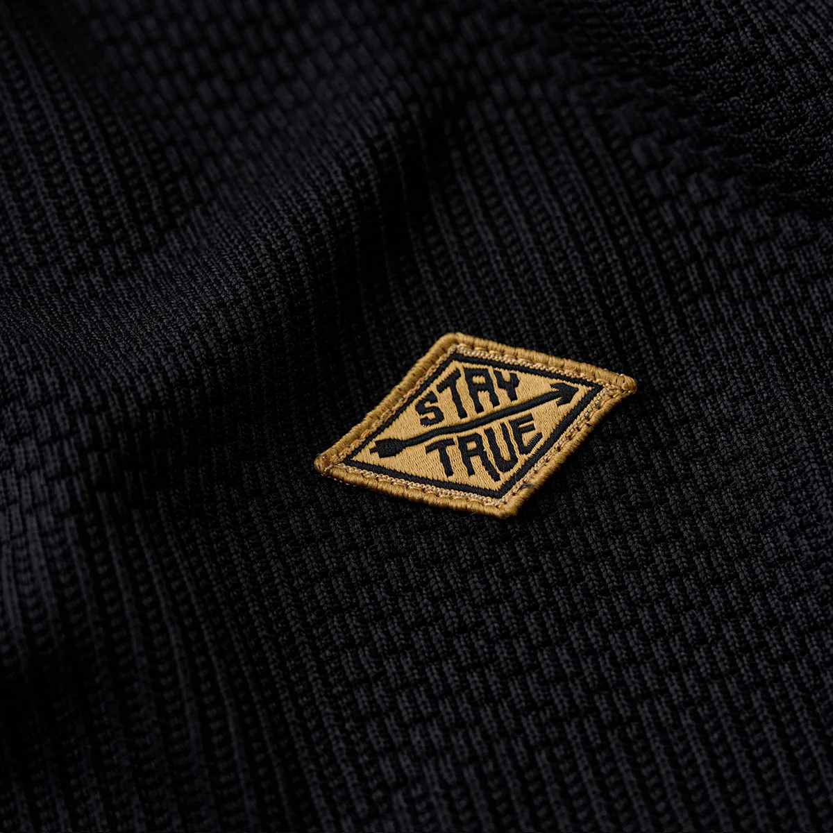 「STAY TRUE」刺繍ワッペン　裾ドローコード付きチェック織りニットロングT - Image 10