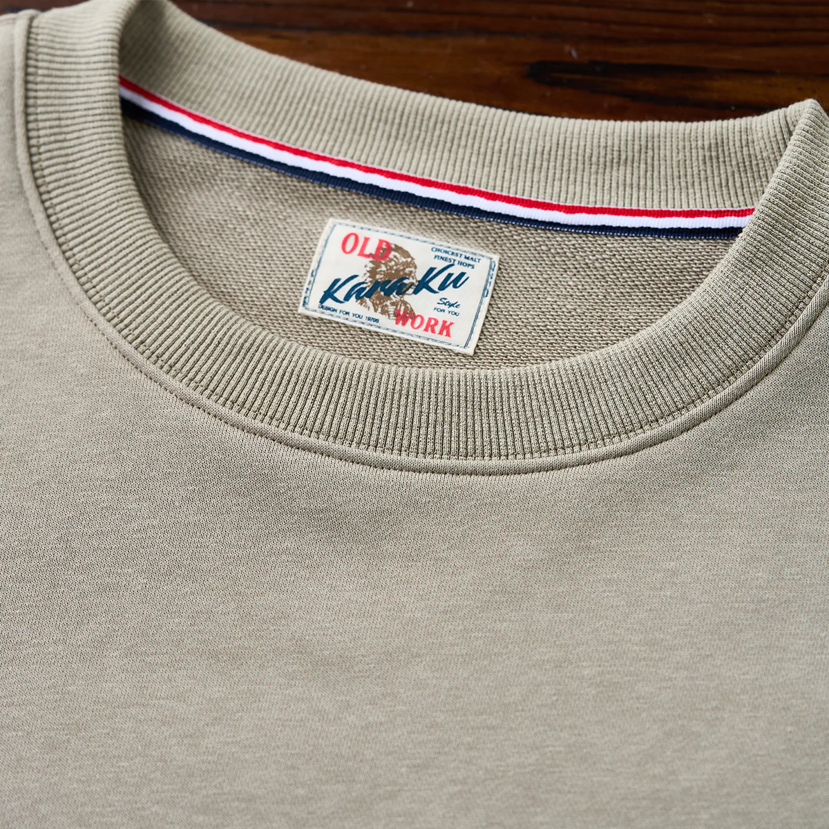 赤ヒモ付き　肘スエードパッチ入り裏パイルクルーネックスウェット - Image 11