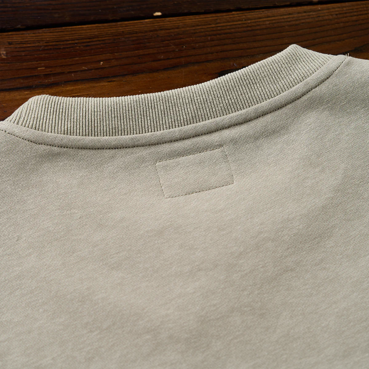 赤ヒモ付き　肘スエードパッチ入り裏パイルクルーネックスウェット - Image 17