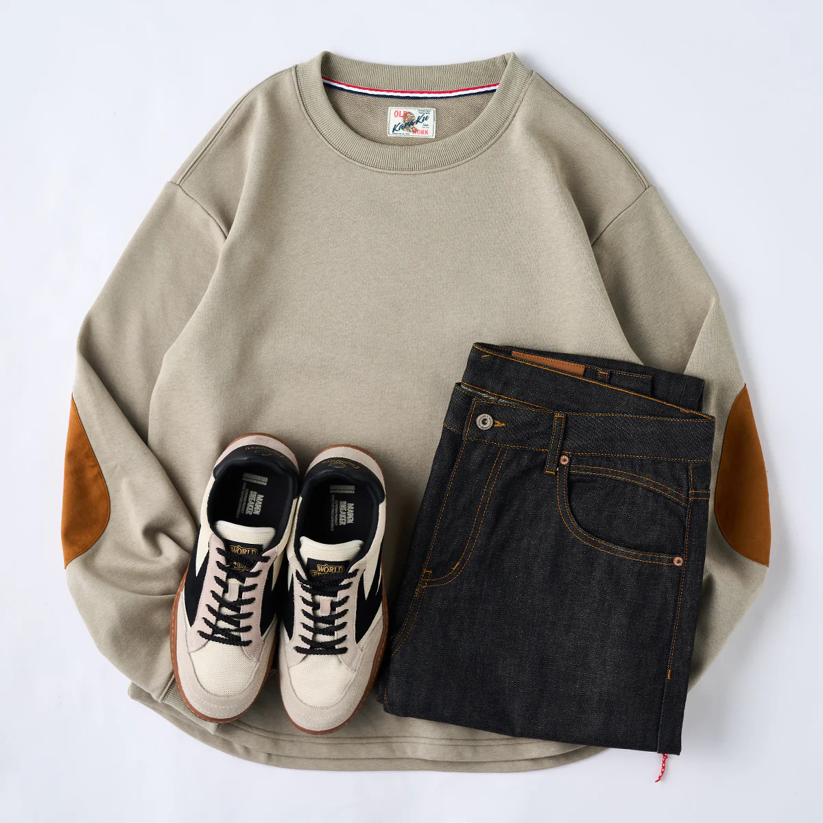 赤ヒモ付き　肘スエードパッチ入り裏パイルクルーネックスウェット - Image 18
