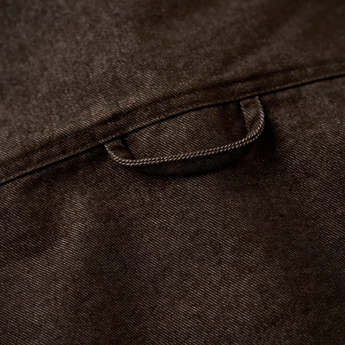 赤ヒモ付き　「Karaku」刺繡ロゴ 裏エスニック調柄デニム長袖シャツ - Image 16