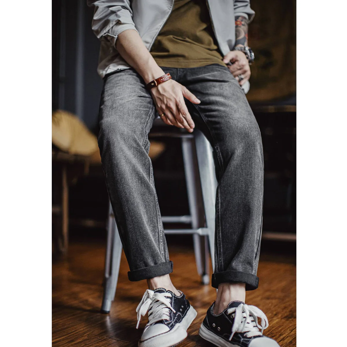 ウォッシュド加工　微テーパードグレーデニムパンツ - Image 8