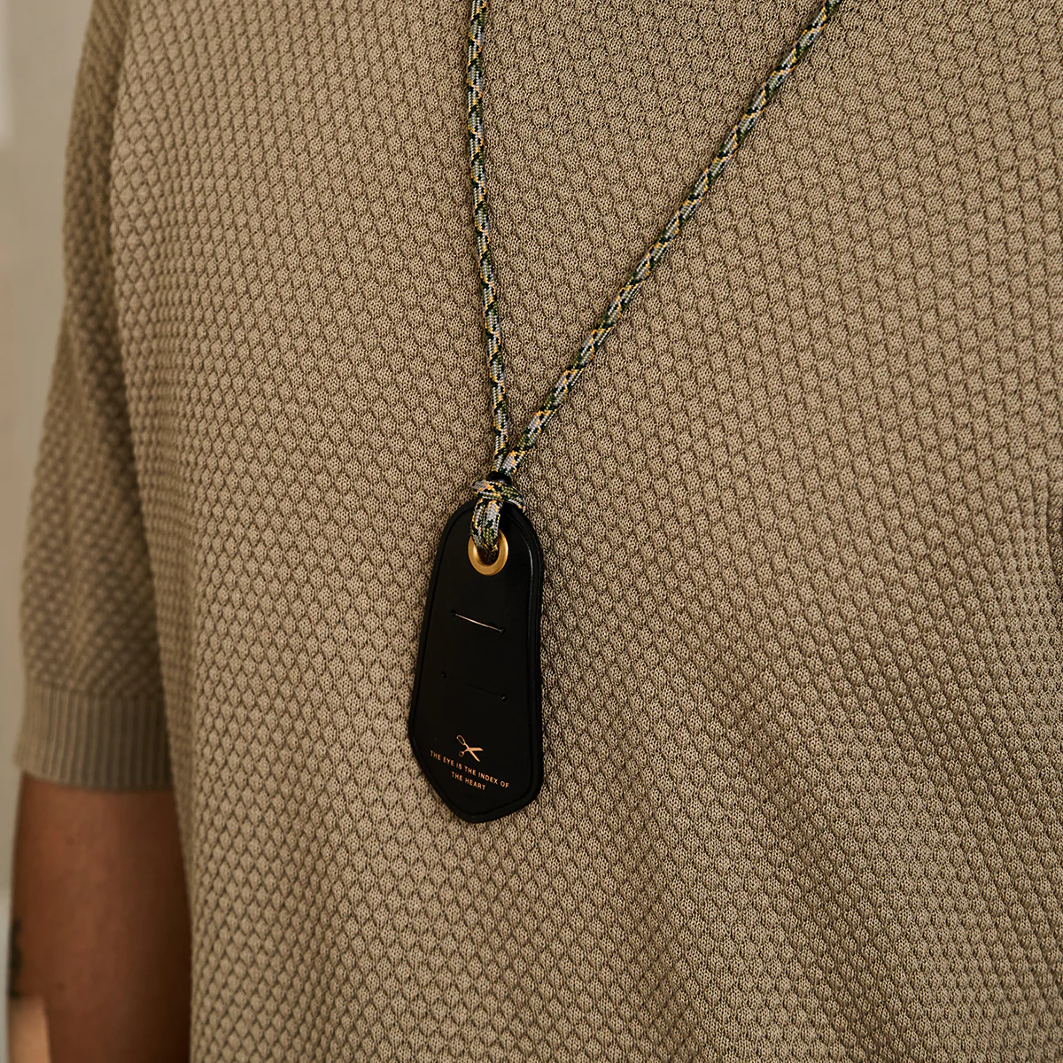 首掛け　レザーメガネホルダー - Image 8