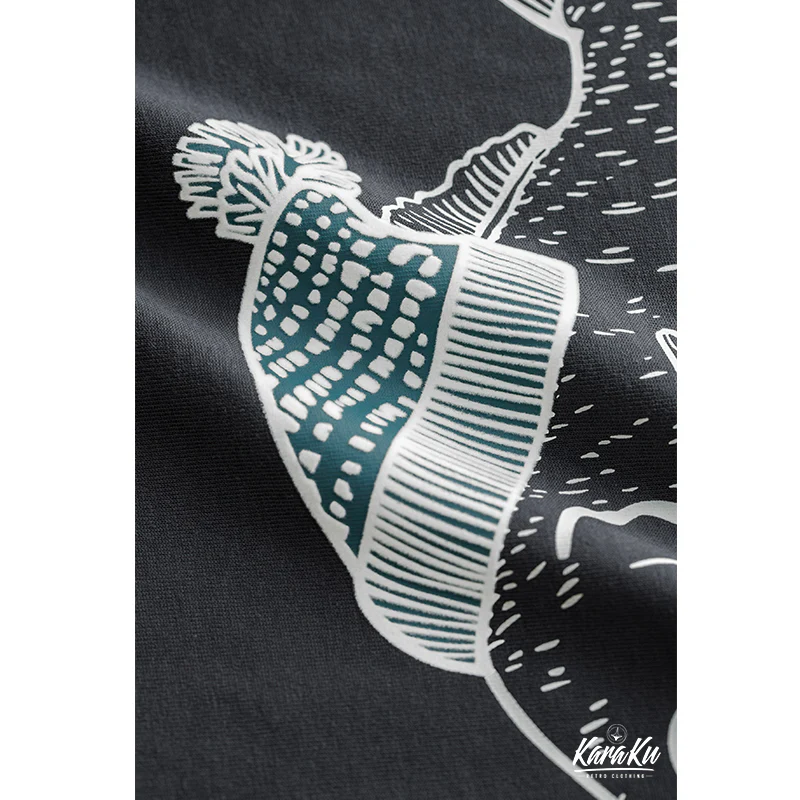 「ニット帽をかぶった深海魚」フロッキープリントコットンTee - Image 15
