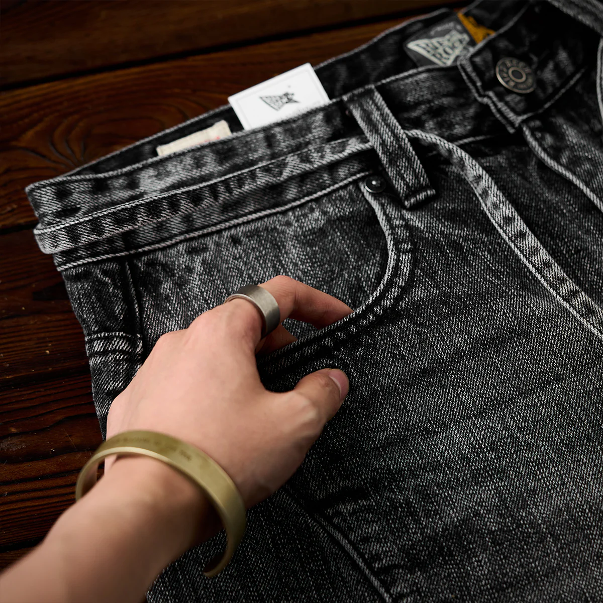 ウエストヒモ付き 立体裁断&ウォッシュド加工デニムパンツ - Image 8