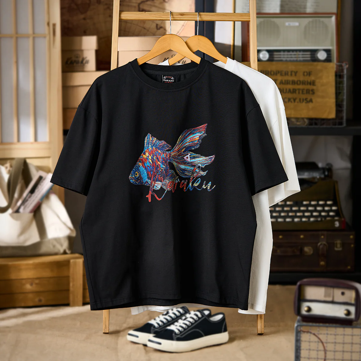 KARAKUｘ彩蘭弥「那須与一Nasuno-Yoichi」プリント＆刺繡入りコットンTee - Image 4