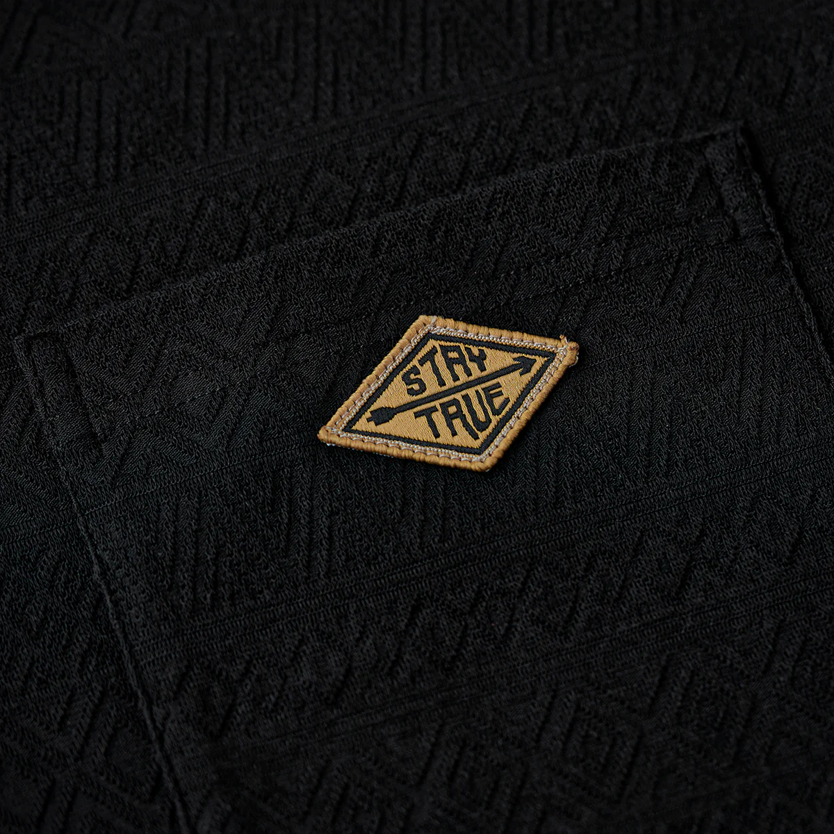 「STAY TRUE」刺繍ワッペン　エスニック調幾何学柄ジャカード織りポケットTee - Image 14