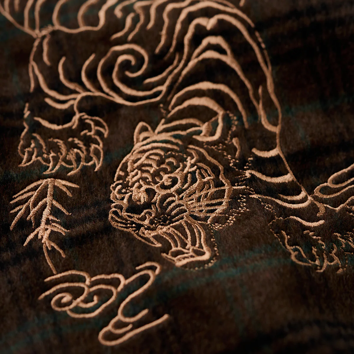 虎刺繡　ウール混ツイードチェック柄ベースボールジャケット - Image 16