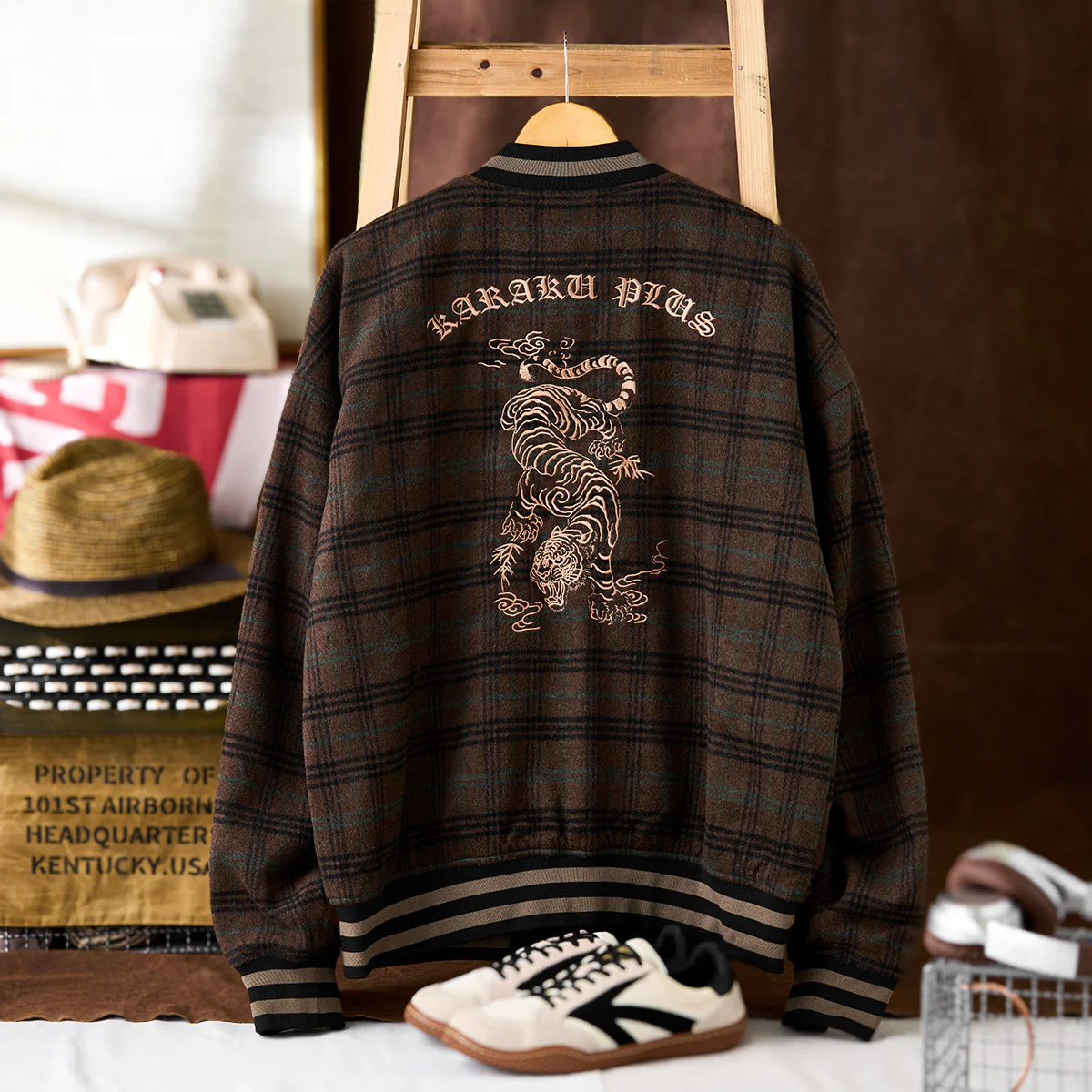 虎刺繡　ウール混ツイードチェック柄ベースボールジャケット - Image 3