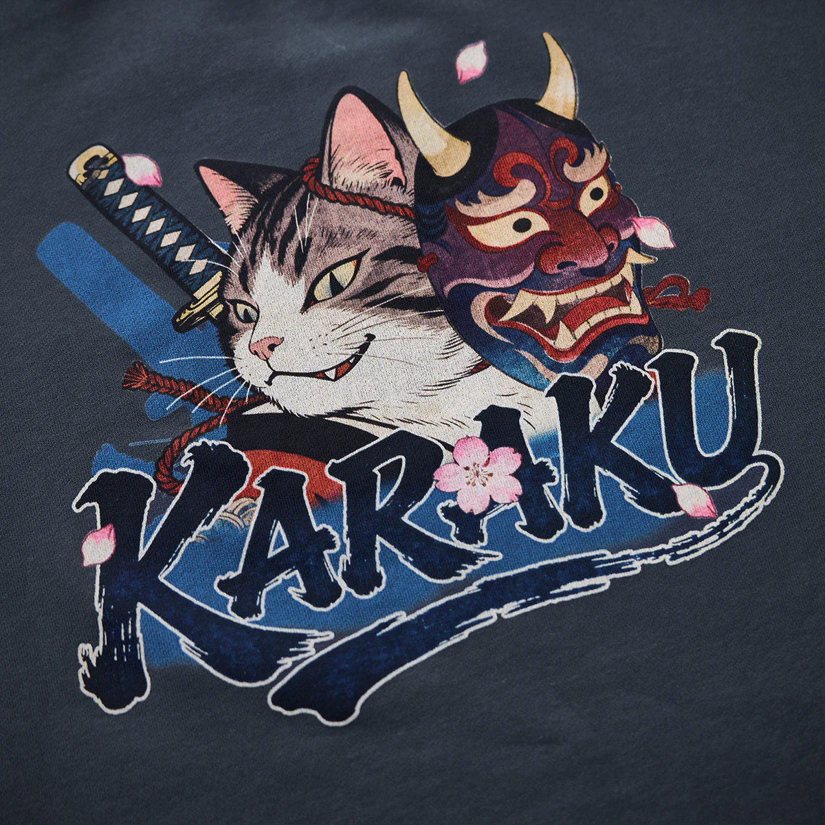 「KaraKu」刺繡＆「般若面・侍猫」プリント　裏パイルVガゼットスウェット - Image 10