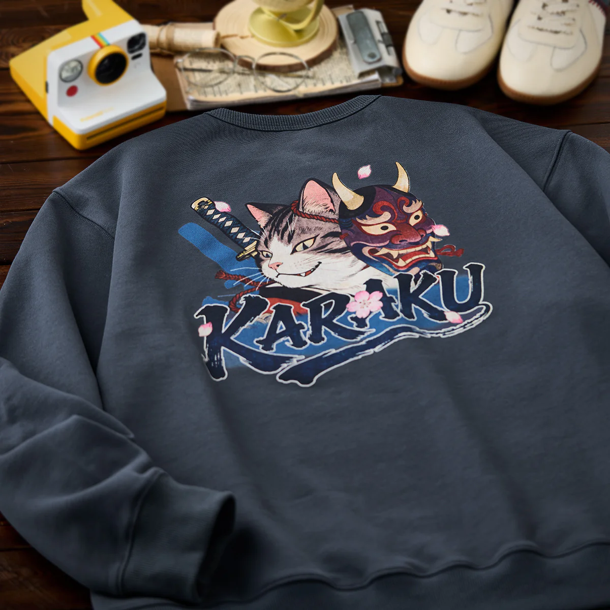 「KaraKu」刺繡＆「般若面・侍猫」プリント　裏パイルVガゼットスウェット - Image 5