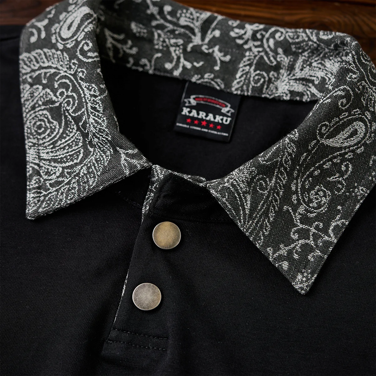 襟ペイズリージャカード切替　「KaraKu」刺繡入り2ボタンポロシャツ - Image 10