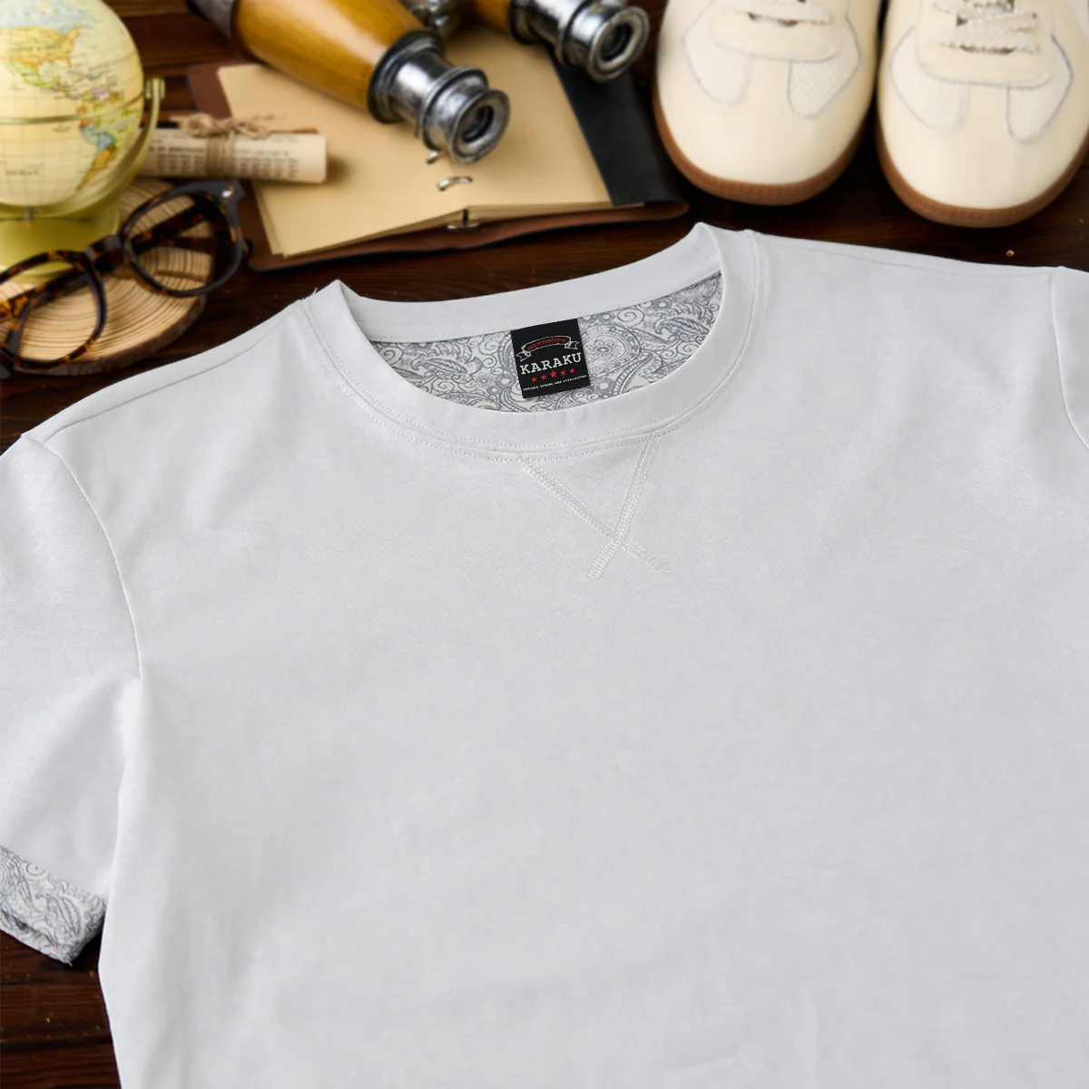 Vガゼット入り　無地×ペイズリー柄ボンディング生地半袖Tシャツ - Image 4