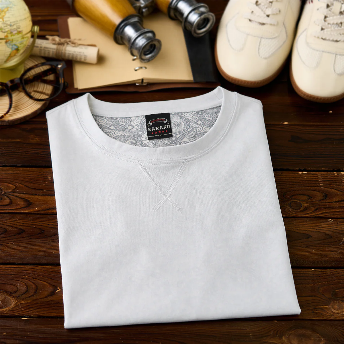 Vガゼット入り　無地×ペイズリー柄ボンディング生地半袖Tシャツ - Image 5