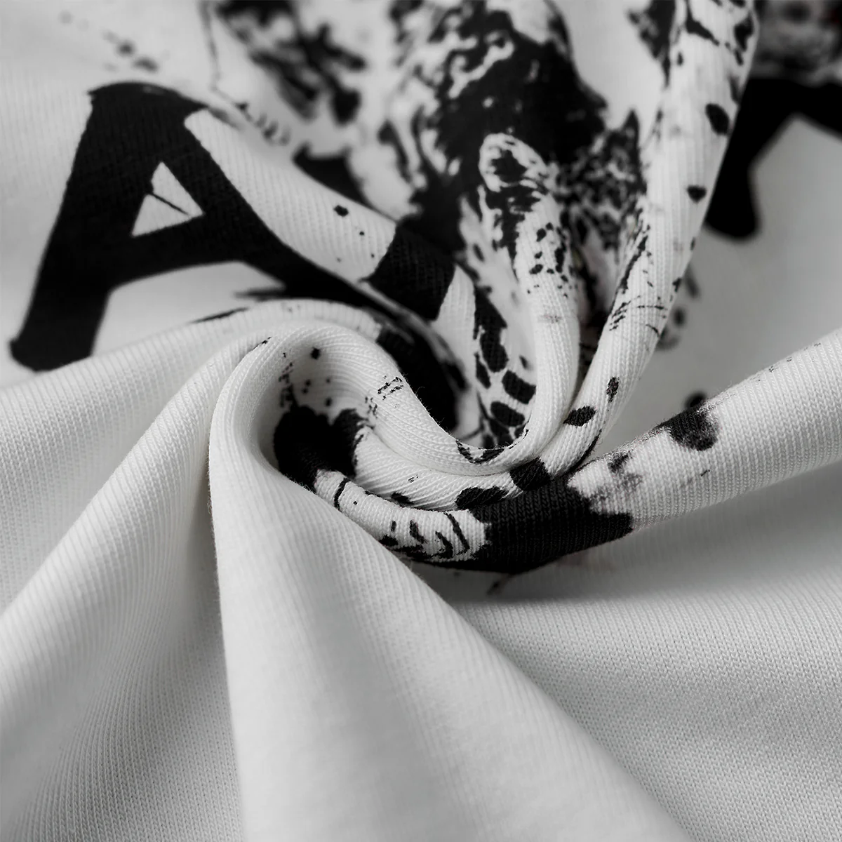 Karaku×川又聡「雪豹・足元に飛び散る墨」プリント＆刺繡入りコットンTee - Image 8
