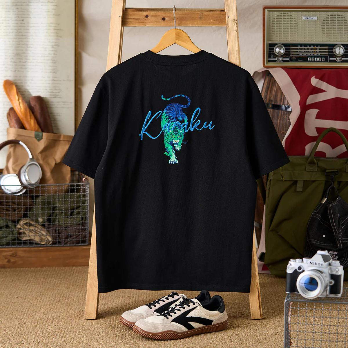 【予約】「光る目をした虎」プリント＆虎・KaraKu刺繡入りコットンTee - Image 3