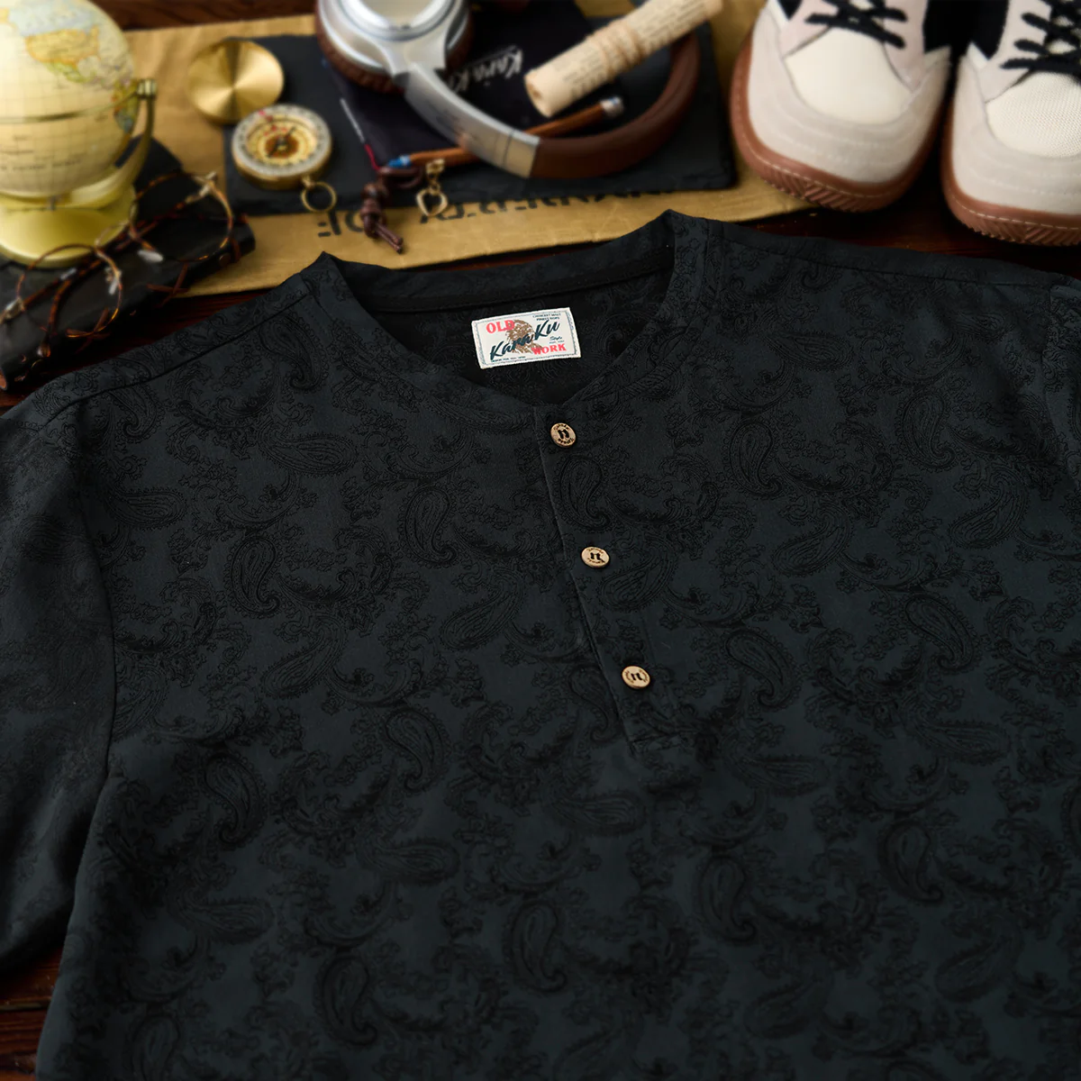 【予約】ウール混　ペイズリー柄ジャカード織りヘンリーネックTシャツ - Image 4