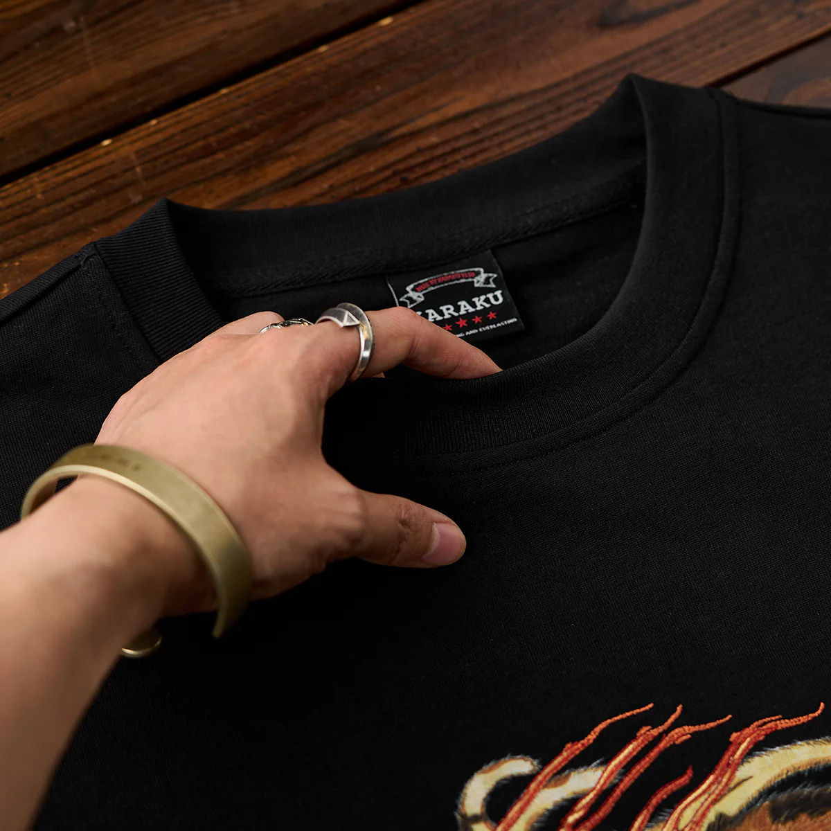 Karaku×Koma 「異形百物語」プリント&刺繍入りコットンTee - Image 11