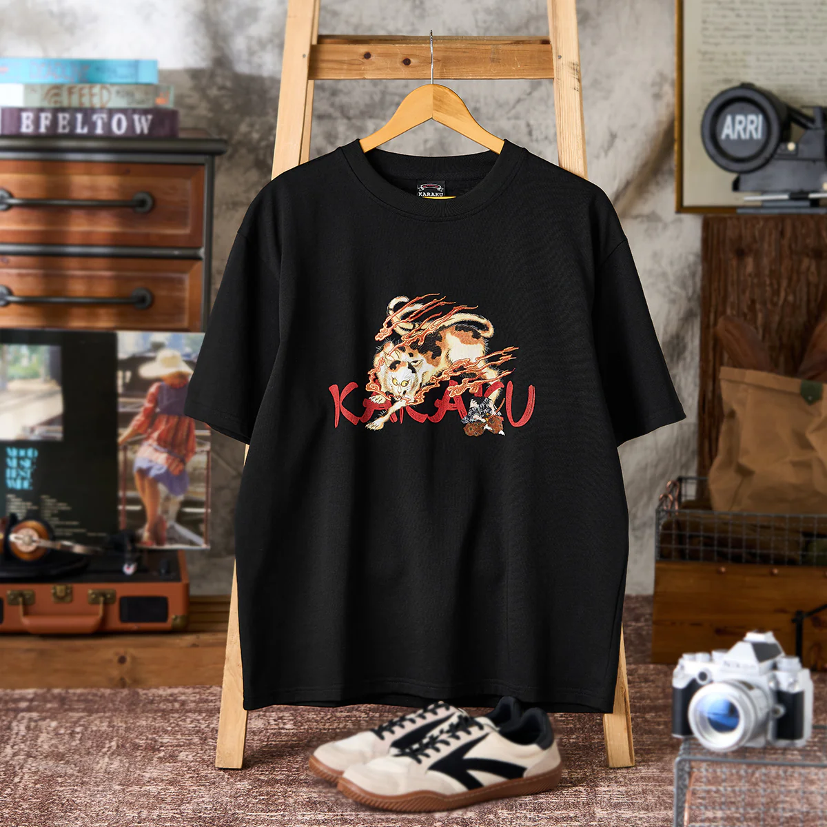 Karaku×Koma 「異形百物語」プリント&刺繍入りコットンTee - Image 3