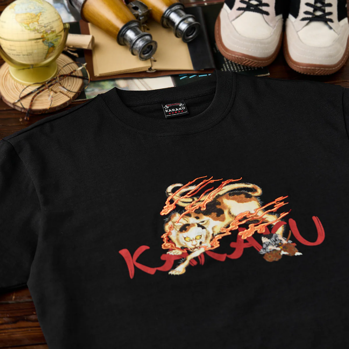 Karaku×Koma 「異形百物語」プリント&刺繍入りコットンTee - Image 4
