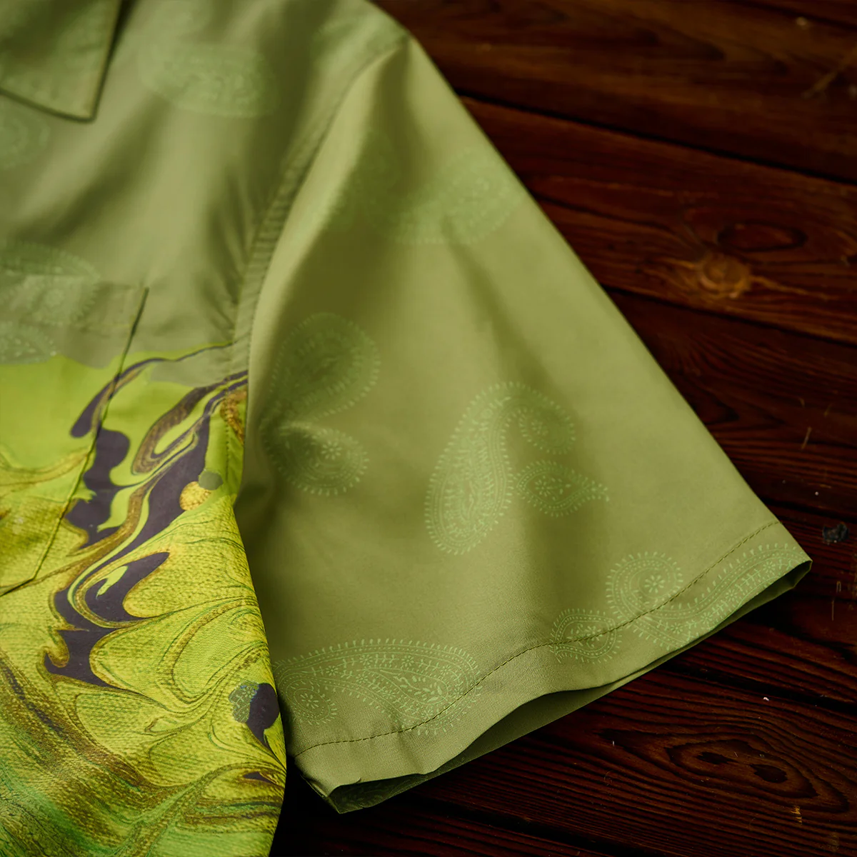 KARAKU×田中ラオウ「Green drift」 ホワイトアゲート調ボタン付きアロハシャツ - Image 13