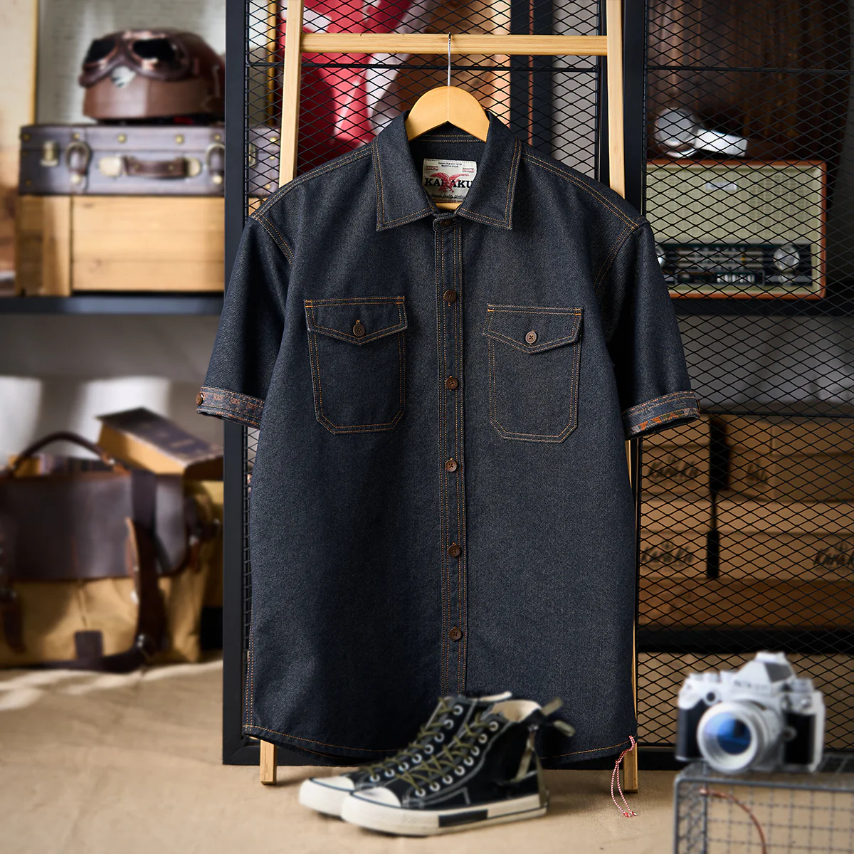 「KaraKu」ロゴ刺繡 紅白ヒモ付き裏エスニック調柄デニムシャツ - Image 3