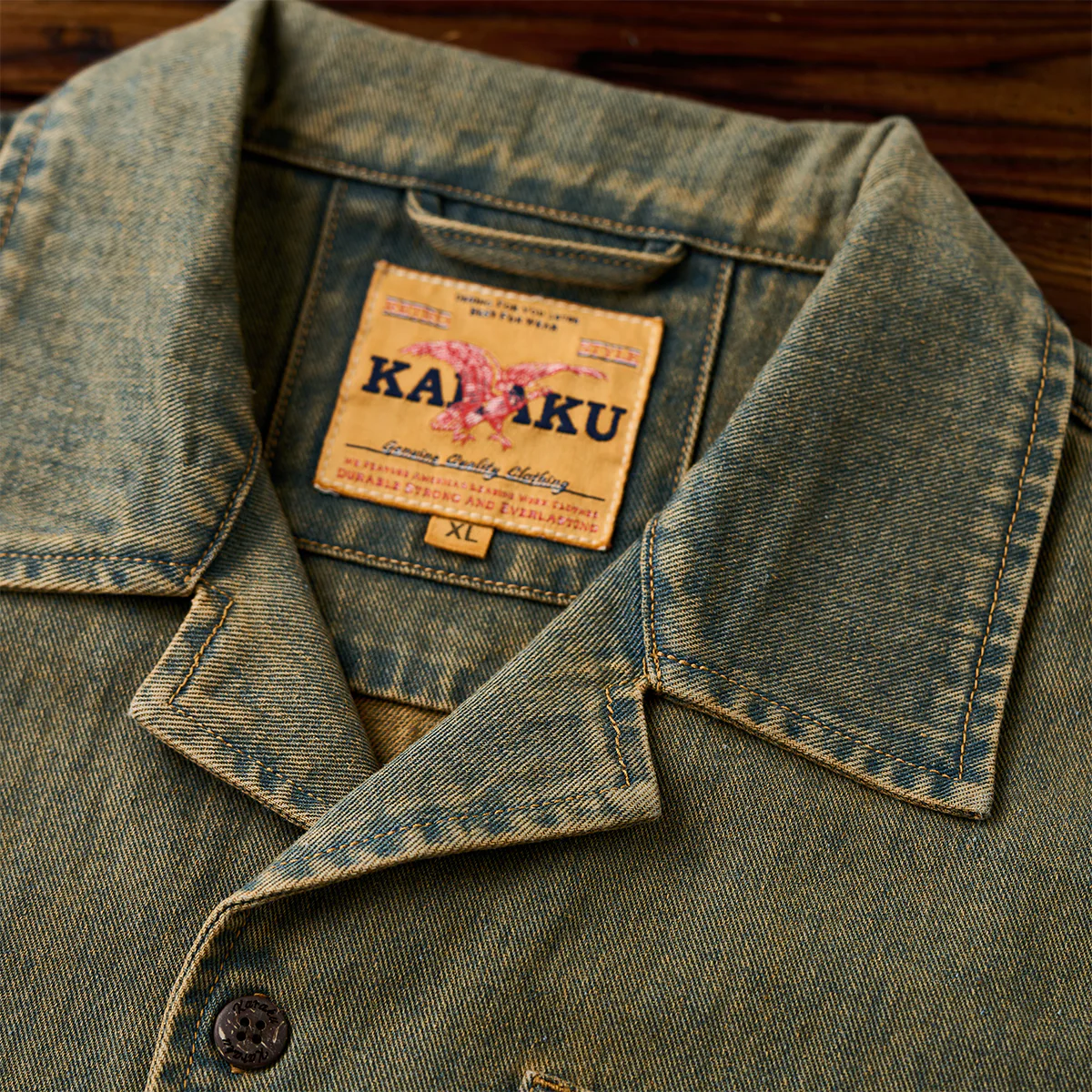 【予約】「Karaku」刺繍入り　赤ヒモ付きウォッシュド加工デニムオープンカラーシャツ - Image 10
