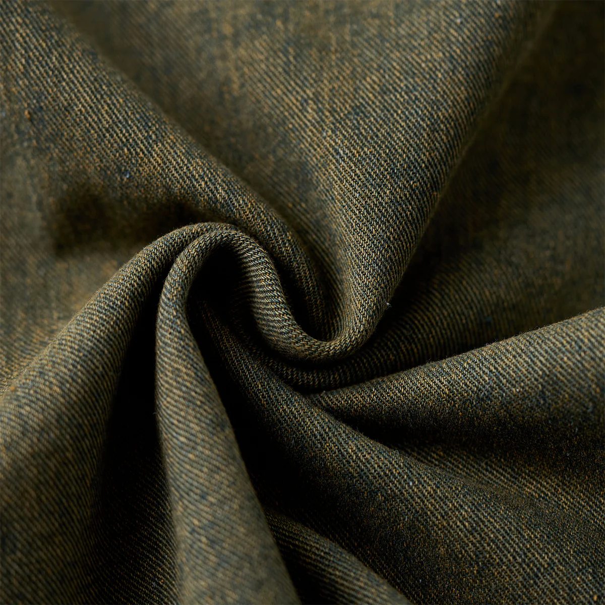 【予約】「Karaku」刺繍入り　赤ヒモ付きウォッシュド加工デニムオープンカラーシャツ - Image 9