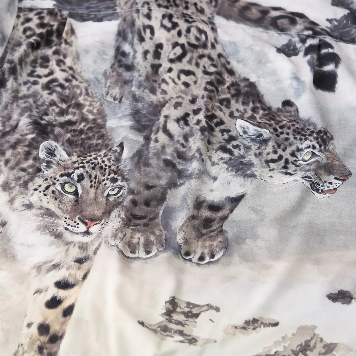 Karaku×川又聡「雪豹・Snow leopard」プリントアロハシャツ - Image 16