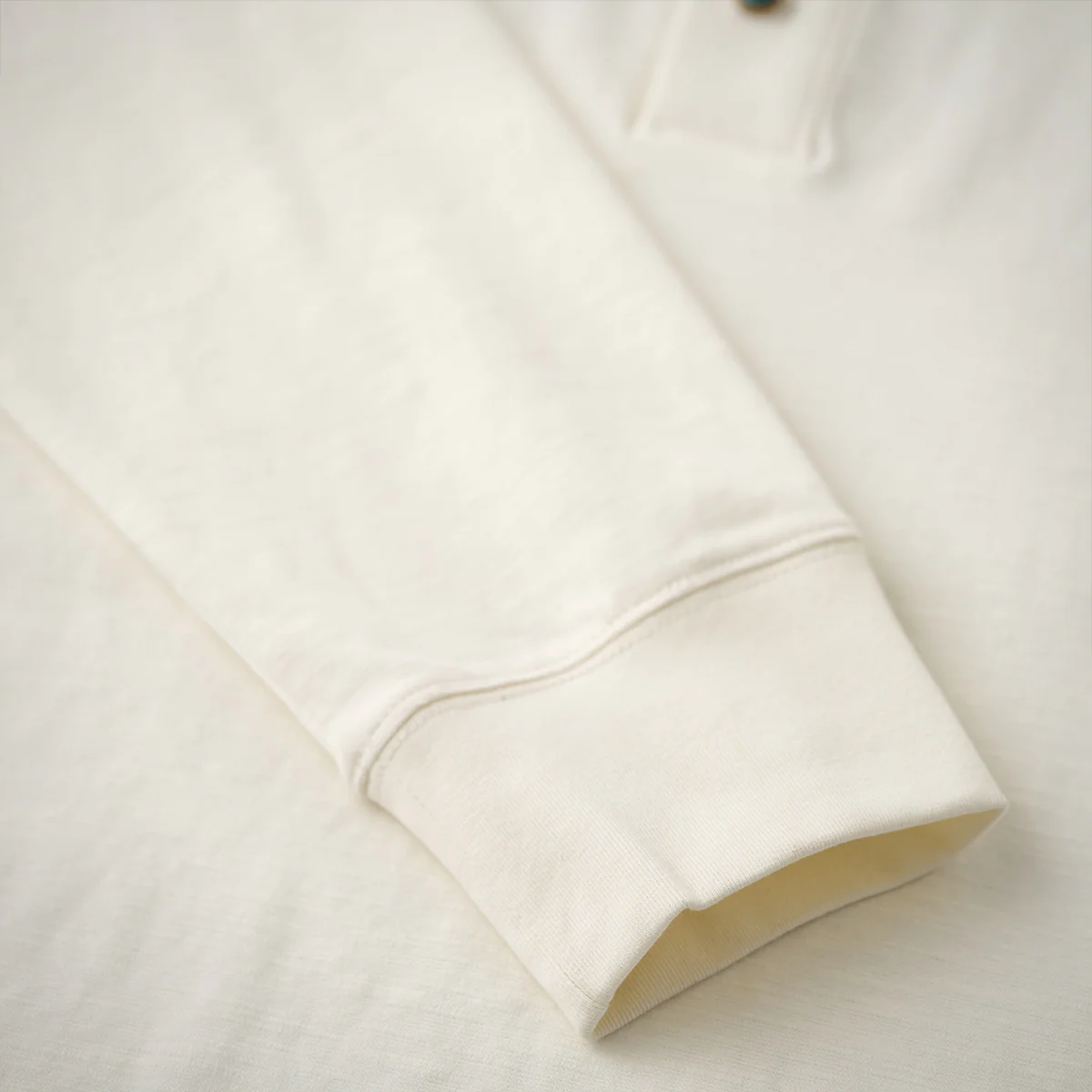 ターコイズ風5ボタン付き　ヘンリーネック長袖Tシャツ - Image 13