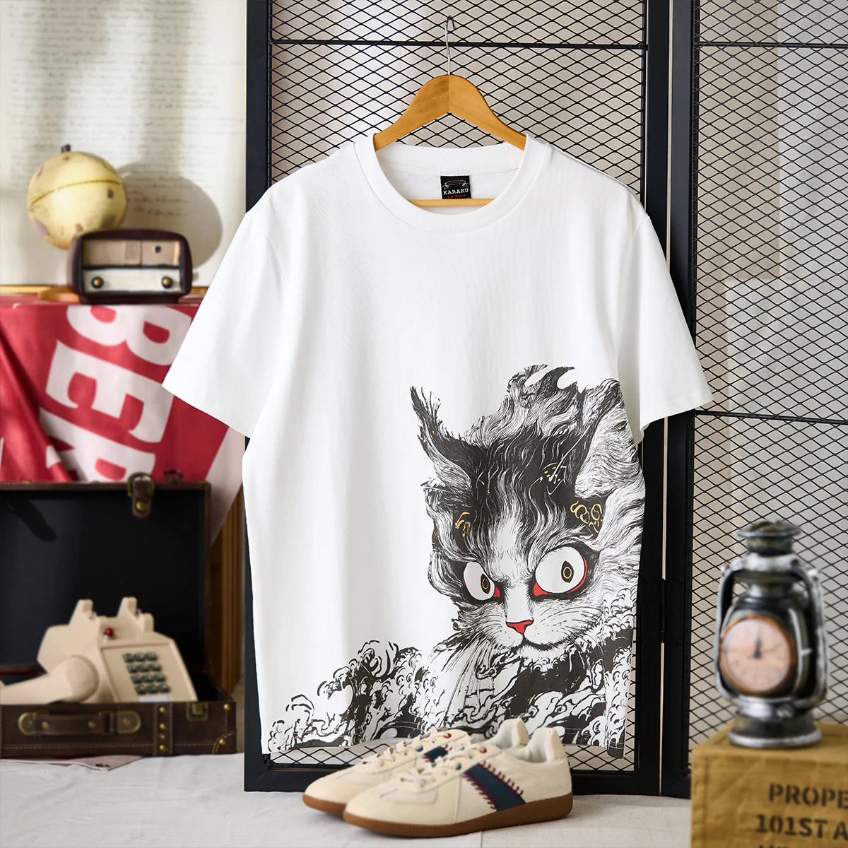 民間伝承「化け猫」浮世絵風プリント入りコットンTee - Image 3
